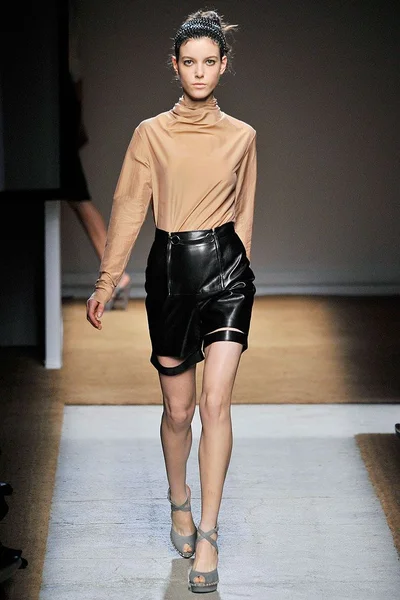 Look 18